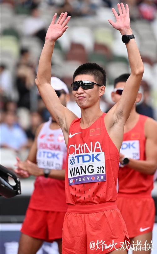 中国选手王朝朝田径世锦赛男子20公里竞走摘银 中国选手王朝朝田径世锦赛男子20公里竞走摘银